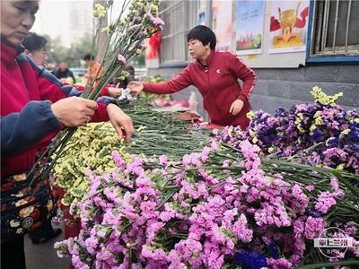 蘭州一景丨菜市場(chǎng)里,鮮花論斤賣