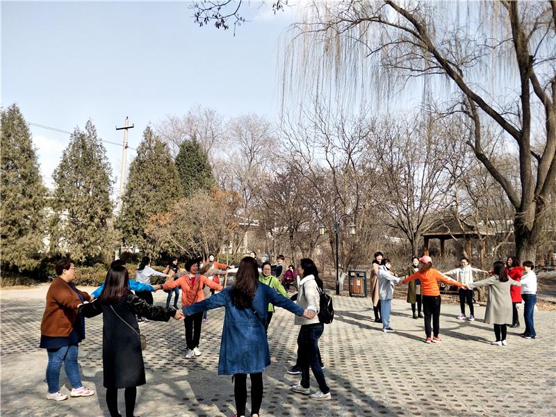 巾幗愛暖童心 情滿蘭州市兒童福利院——蘭州女性攜手共慶三八婦女節(jié)